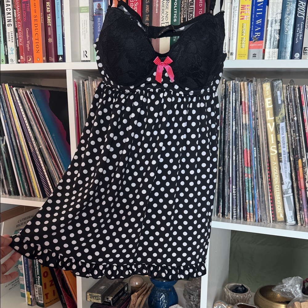 Black and White Polka Dot Women's Sleepwear - Push-up